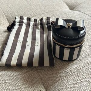 Henri Bendel Ring Case